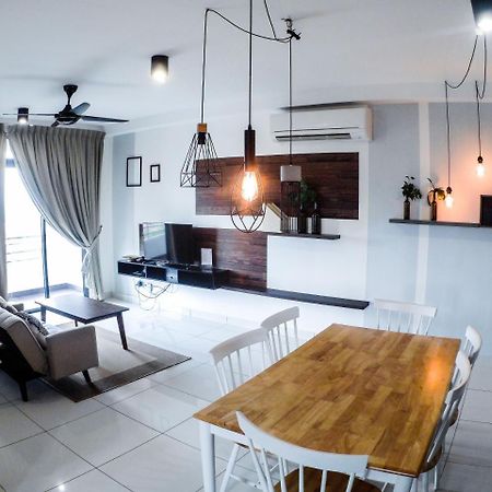 1Tebrau Premium Suites By 12Stay Johor Bahru Exterior foto