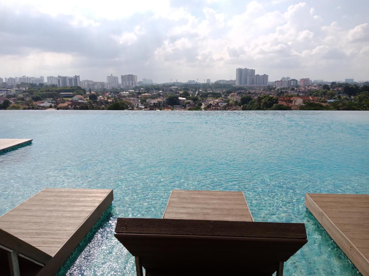 1Tebrau Premium Suites By 12Stay Johor Bahru Exterior foto